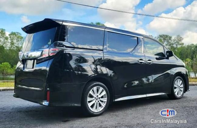 Toyota Vellfire 2.5-LITER LUXURY FAMILY MPV 7 SEATERS Automatic 2017 - image 15