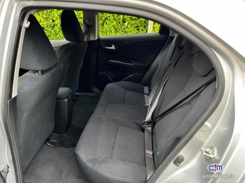 Honda Civic I-VTEC SE Plus-T Automatic 2013 - image 4