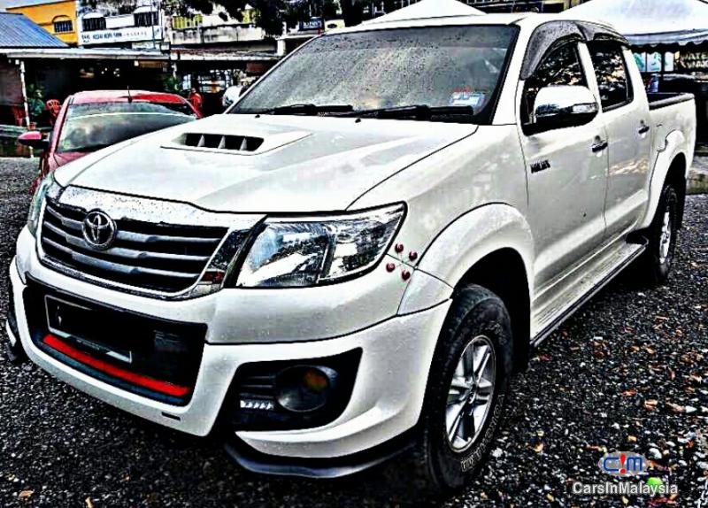 Toyota Hilux Automatic 2013 - image 6