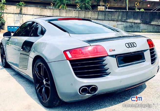 Audi R8 4.2-Liter Rare Super Sport Car In Market Sambung Bayar Automatic 2015 - image 4