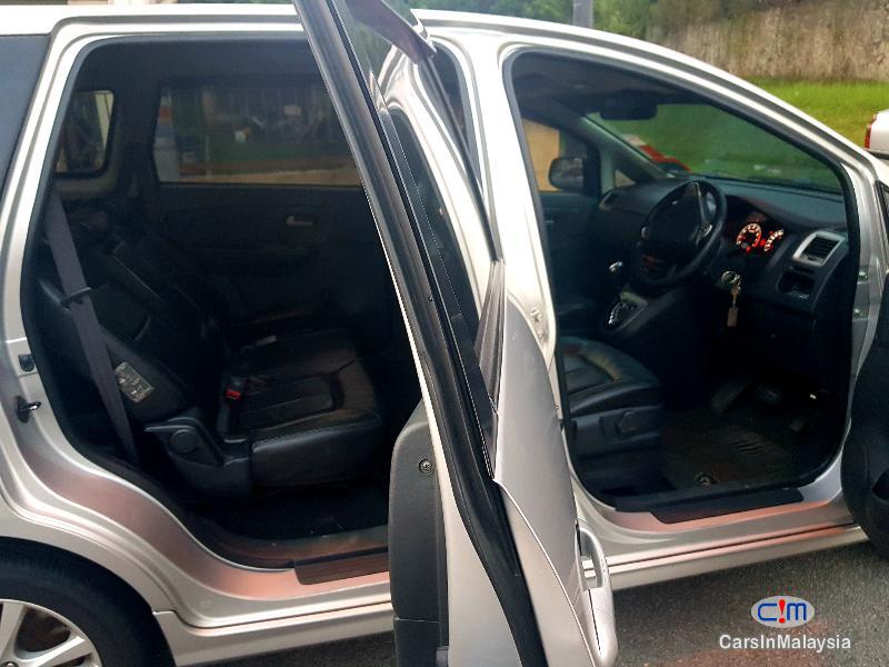 Proton Exora 1.6-Liter Economy Family MPV Automatic 2012 - image 10
