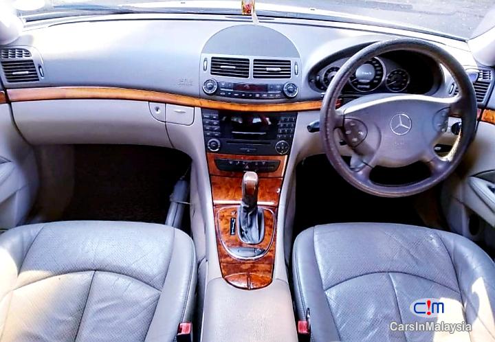 Mercedes Benz E200K 1.8-LITER LUXURY SEDAN Automatic 2005 - image 11