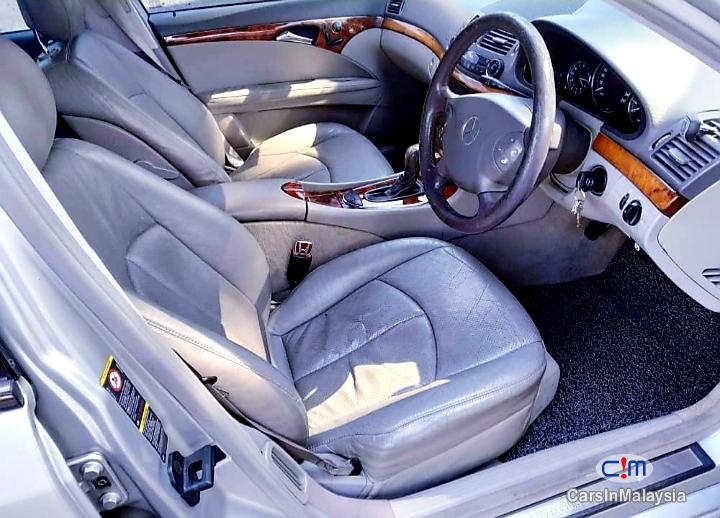 Mercedes Benz E200K 1.8-LITER LUXURY SEDAN Automatic 2005 - image 12