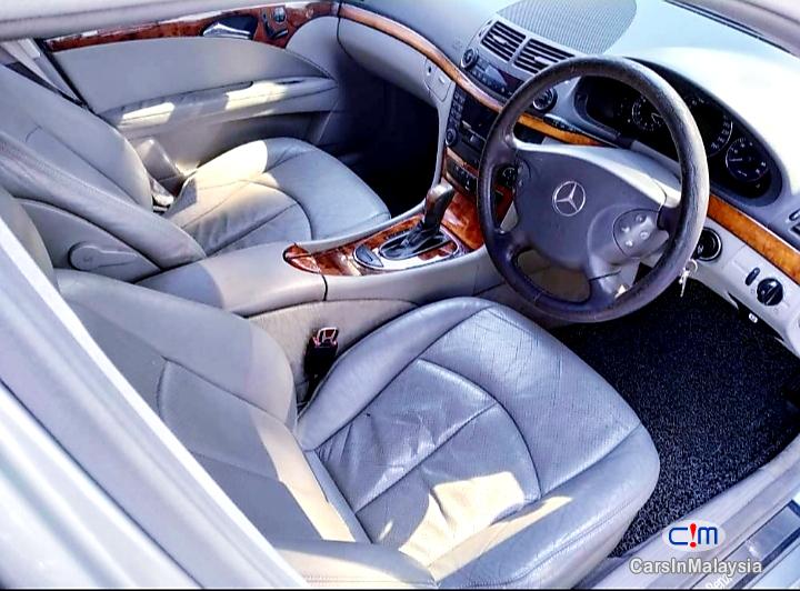 Mercedes Benz E200K 1.8-LITER LUXURY SEDAN Automatic 2005 - image 14