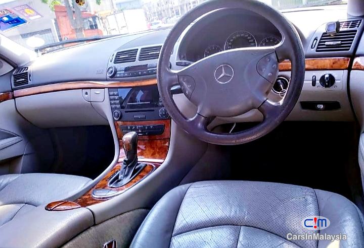 Mercedes Benz E200K 1.8-LITER LUXURY SEDAN Automatic 2005 - image 15