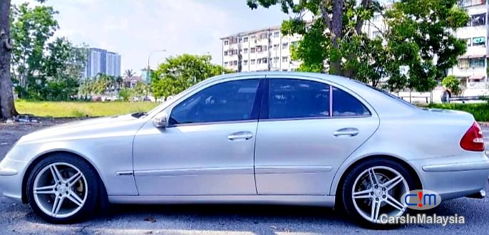 Mercedes Benz E200K 1.8-LITER LUXURY SEDAN Automatic 2005 - image 3