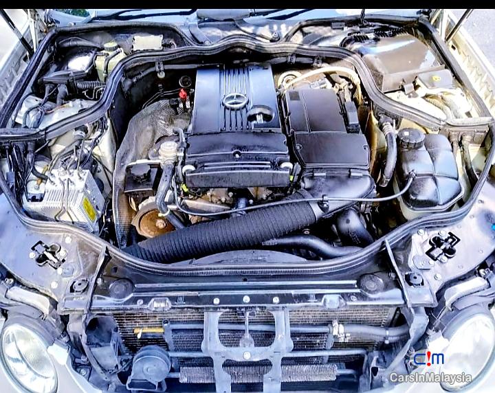 Mercedes Benz E200K 1.8-LITER LUXURY SEDAN Automatic 2005 - image 9
