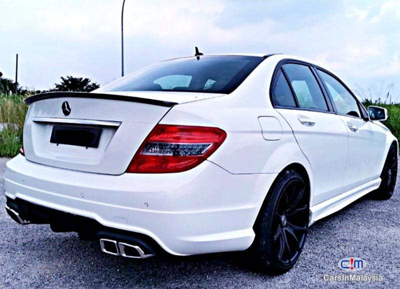 Mercedes Benz C180 CGI 1.6-LITER LUXURY SEDAN Automatic 2014
