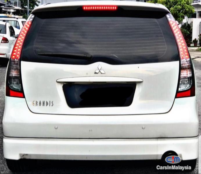 Mitsubishi Grandis 2.4L (A) Family MPV Automatic 2009