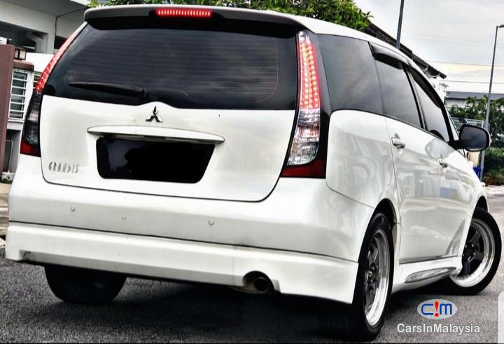 Mitsubishi Grandis 2.4L (A) Family MPV Automatic 2009 in Malaysia