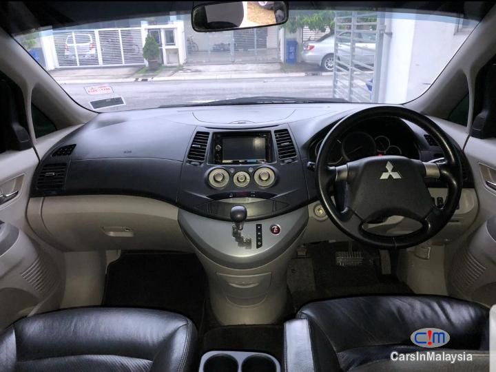 Mitsubishi Grandis 2.4L (A) Family MPV Automatic 2009 in Malaysia - image