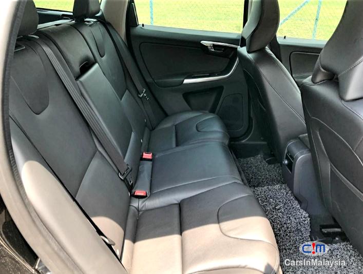 Volvo XC60 2.0 T6 Turbo Luxury SUV Automatic 2017 in Selangor - image