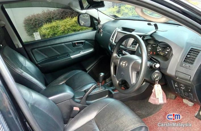 Toyota Hilux 2.5-LITER 4X4 TURBO DIESEL AUTO Automatic 2015 - image 11
