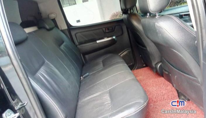 Toyota Hilux 2.5-LITER 4X4 TURBO DIESEL AUTO Automatic 2015 - image 13