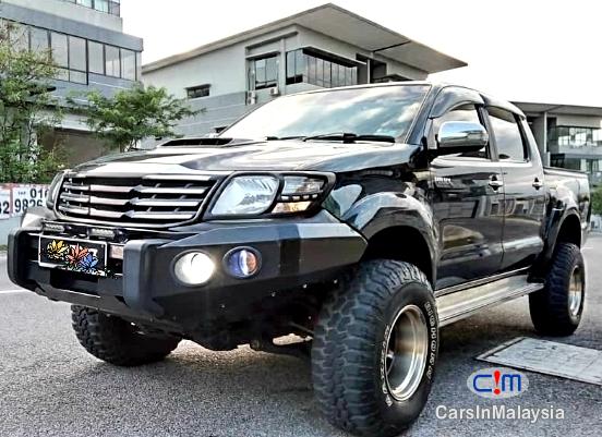 Toyota Hilux 2.5-LITER 4X4 TURBO DIESEL AUTO Automatic 2015 - image 3