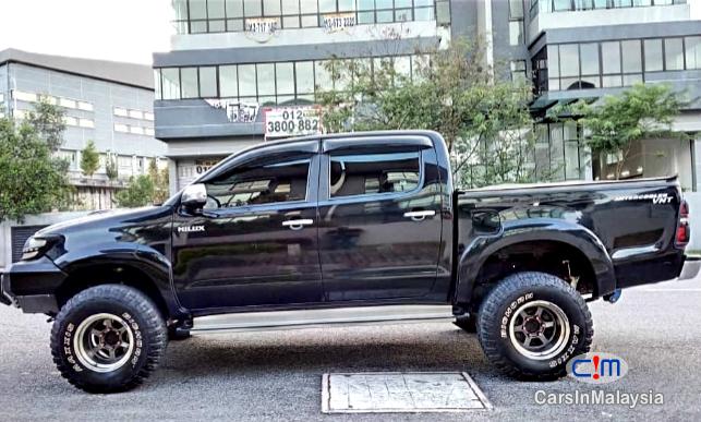 Toyota Hilux 2.5-LITER 4X4 TURBO DIESEL AUTO Automatic 2015 - image 7