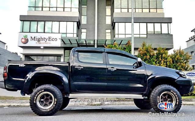 Toyota Hilux 2.5-LITER 4X4 TURBO DIESEL AUTO Automatic 2015 - image 8