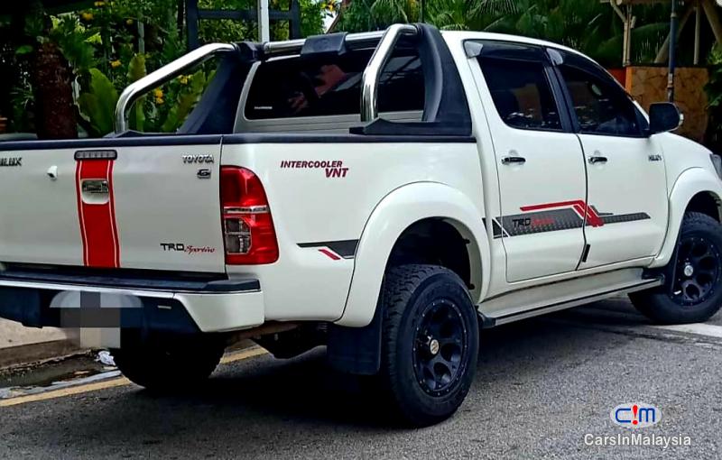 Toyota Hilux 2.5-LITER 4X4 DOUBLE CAB TURBO DIESEL Automatic 2015