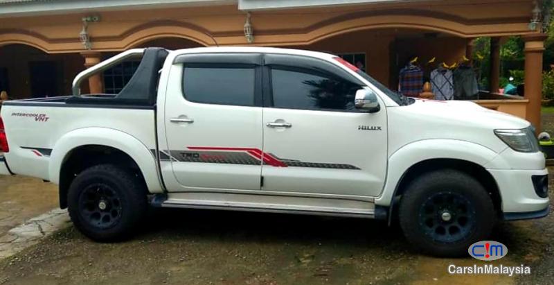 Toyota Hilux 2.5-LITER 4X4 DOUBLE CAB TURBO DIESEL Automatic 2015 in Kuala Lumpur - image