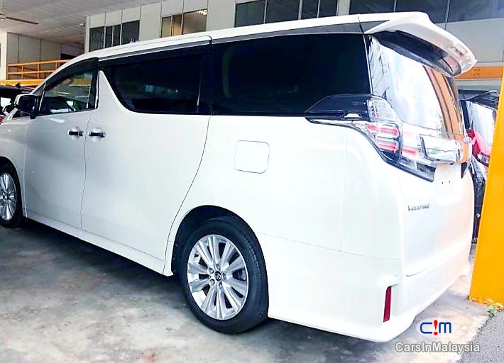 Toyota Vellfire 2.5-LITER LUXURY MPV NEW ROBOT MODEL FACELIFT Automatic 2020