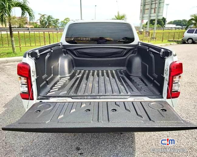 Mitsubishi Triton 2.5-LITER DOUBLE CAB CHASSIS DIESEL TURBO Manual 2020 - image 10