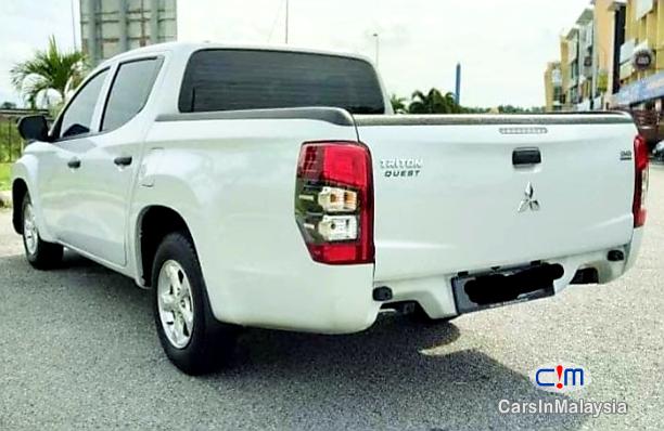 Mitsubishi Triton 2.5-LITER DOUBLE CAB CHASSIS DIESEL TURBO Manual 2020 - image 13