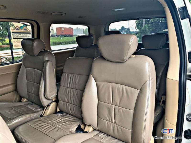 Hyundai Grand Starex 2.5-LITER 11 SEATER FAMILY MPV Automatic 2013 - image 11