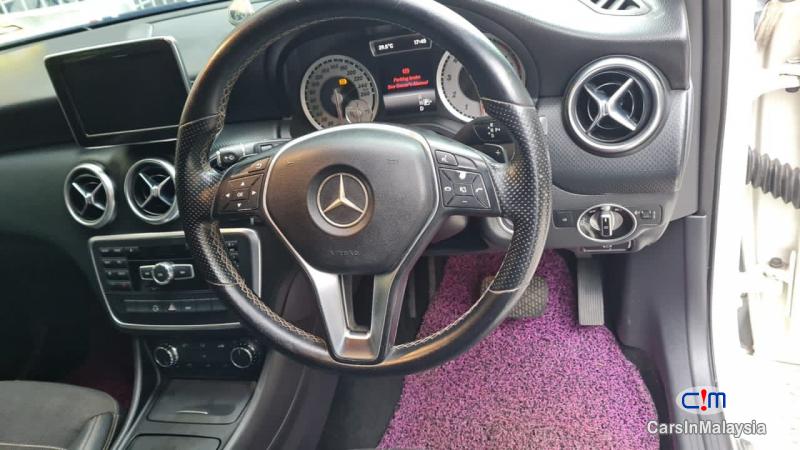 Mercedes Benz A180 1.6-LITER TURBO CHANGER KERETA SAMBUNG BAYAR Automatic 2013 - image 3