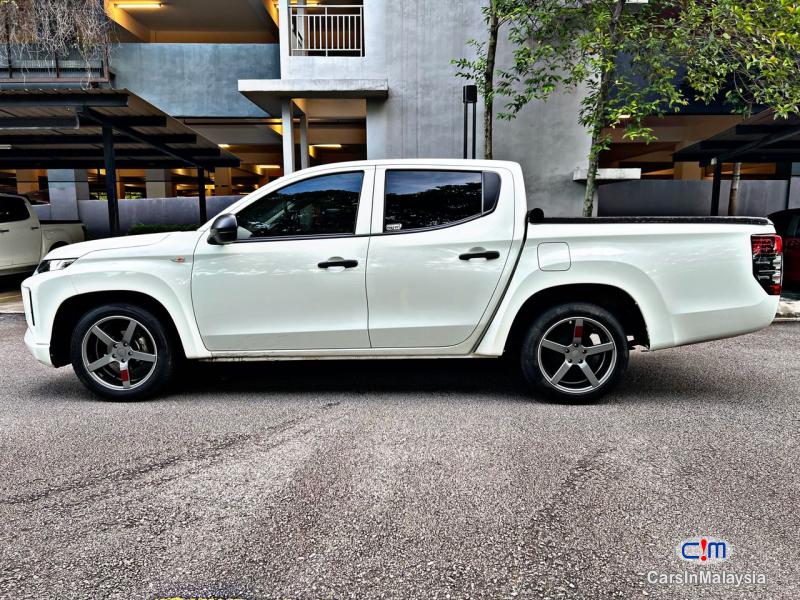 Mitsubishi Triton 2.5-LITER 2WD CAB CHASIS NEW FACELIFT Manual 2022 in Kuala Lumpur - image