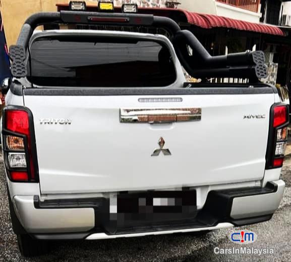 Mitsubishi Triton 2.4-LITER 4X4 4WD SAMBUNG BAYAR Automatic 2020