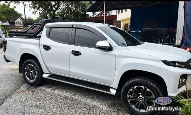 Mitsubishi Triton 2.4-LITER 4X4 4WD SAMBUNG BAYAR Automatic 2020 in Selangor