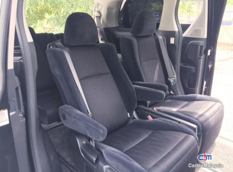 Toyota Vellfire 2.4-LITER LUXURY FAMILY MPV Automatic 2010 - image 9