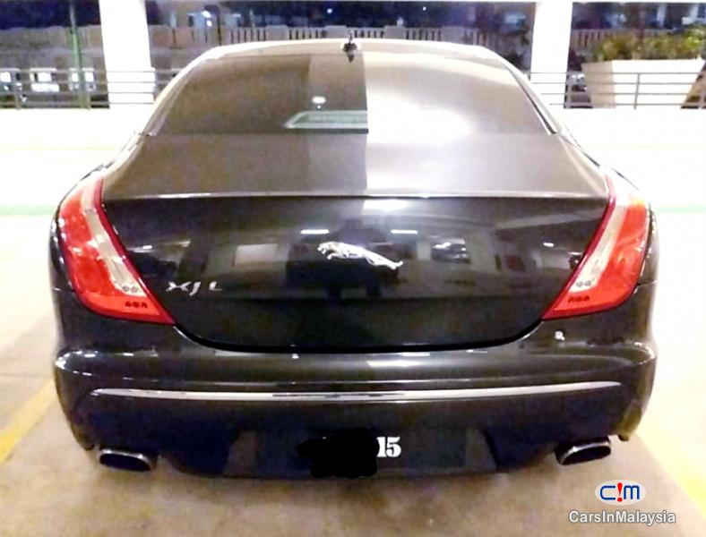 Jaguar 2.0-LITER LUXURY SEDAN TURBO Automatic 2014 - image 2