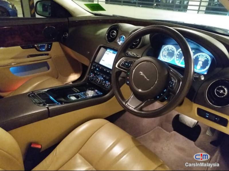 Jaguar 2.0-LITER LUXURY SEDAN TURBO Automatic 2014 - image 6