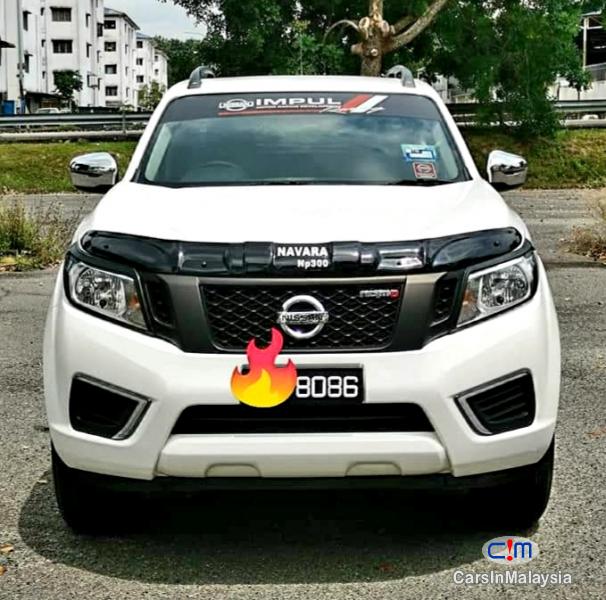 Nissan Navara 2.5-LITER 4X4 TURBO DIESEL AUTO Automatic 2018 - image 5