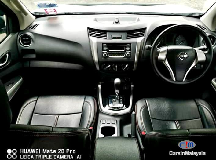 Nissan Navara 2.5-LITER 4X4 TURBO DIESEL AUTO Automatic 2018 - image 6