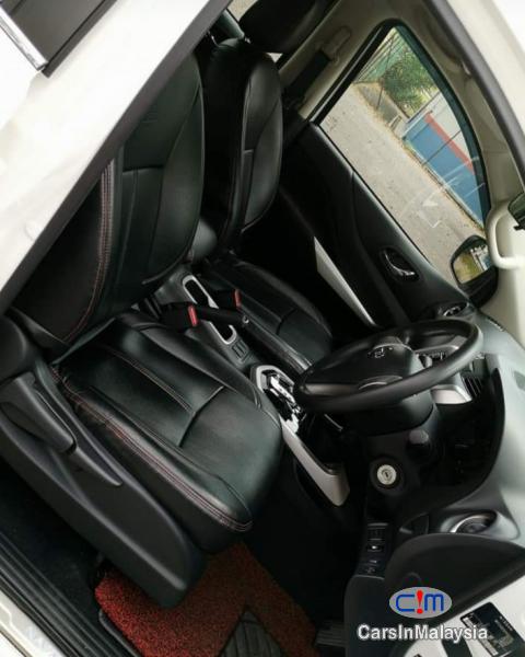Nissan Navara 2.5-LITER 4X4 TURBO DIESEL AUTO Automatic 2018 - image 8