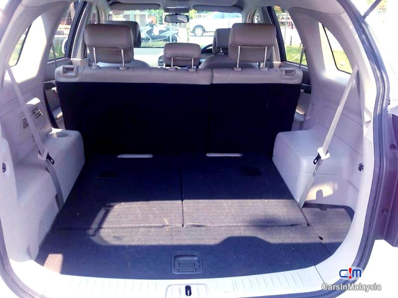 Chevrolet Captiva 2.4-LITER LUXURY FAMILY SUV Automatic 2011 - image 3