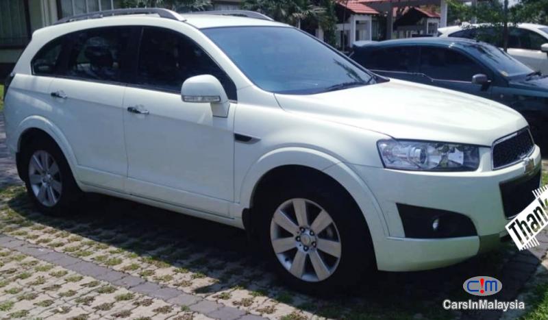 Chevrolet Captiva 2.4-LITER LUXURY FAMILY SUV Automatic 2011 - image 7