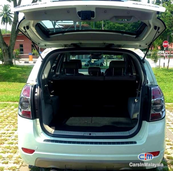 Chevrolet Captiva 2.4-LITER LUXURY FAMILY SUV Automatic 2011 - image 8