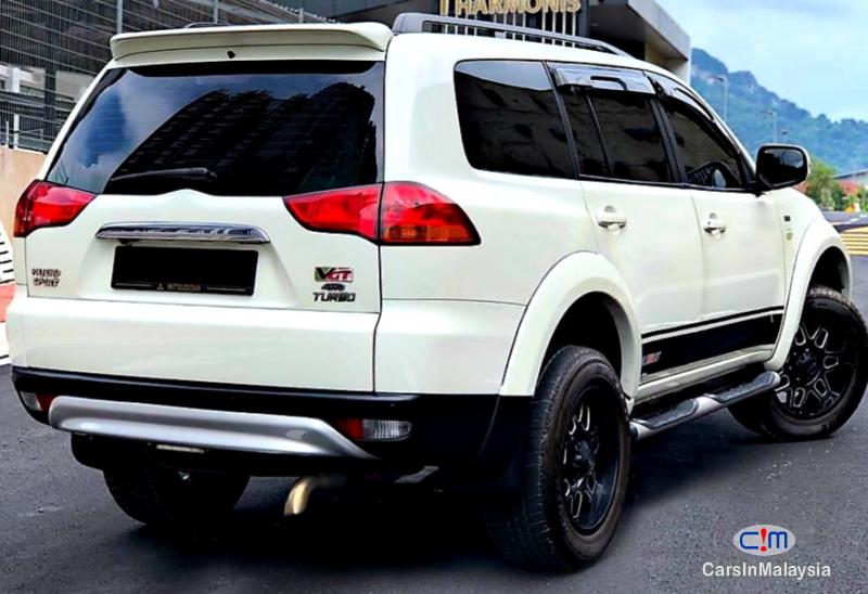Mitsubishi Pajero Sport 2.5-LITER LUXURY FAMILY SUV Automatic 2013