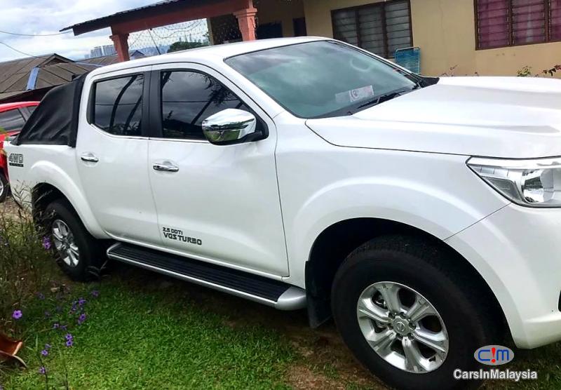Nissan Navara 2.5-LITER 4X4 4WD CAB CHASSIS DIESEL TURBO Automatic 2019 - image 2
