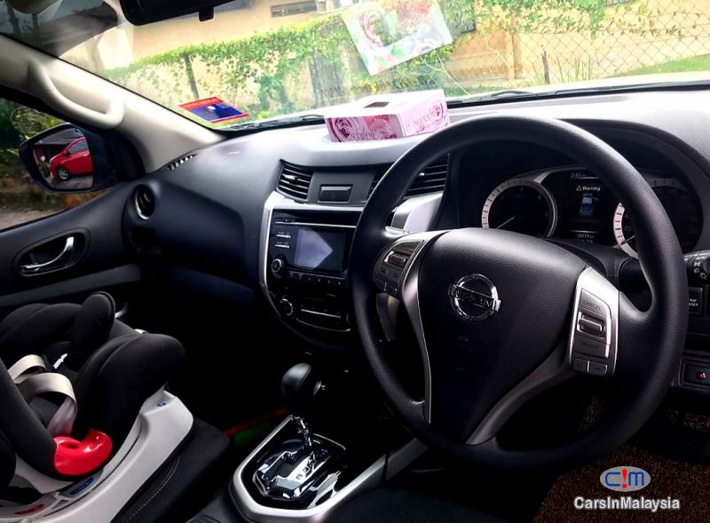 Nissan Navara 2.5-LITER 4X4 4WD CAB CHASSIS DIESEL TURBO Automatic 2019 - image 4