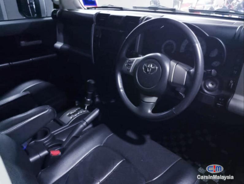 Toyota FJ Cruiser 4.0-LITER SPORTY SUV Automatic 2015