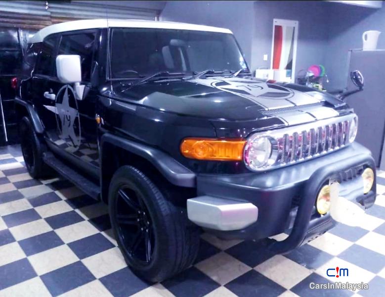 Toyota FJ Cruiser 4.0-LITER SPORTY SUV Automatic 2015 in Kuala Lumpur