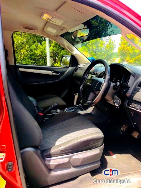 Isuzu D-Max 2.5-LITER 4X4 DOUBLE CAB DIESEL INTERCOOLER TURBO Automatic 2015 - image 9
