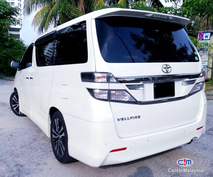 Toyota Vellfire 2.4-LITER GOLDEN EYE LUXURY FAMILY MPV Automatic 2014