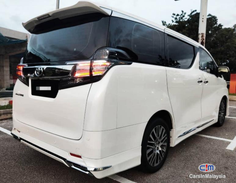 Toyota Vellfire 2.5-LITER LUXURY PILOT SEAT FAMILY MPV Automatic 2017 - image 3