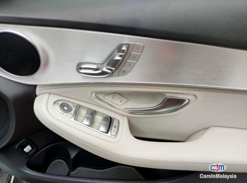 Mercedes Benz C200 2.0-LITER LUXURY SEDAN Automatic 2015 - image 12