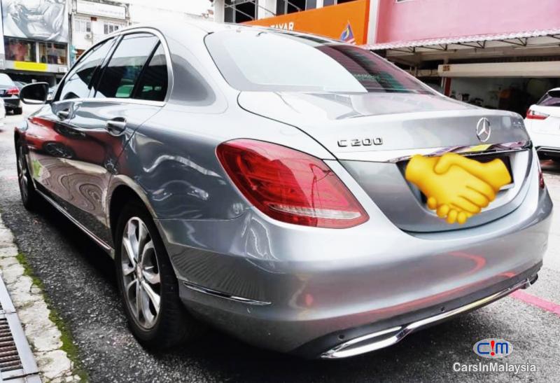 Mercedes Benz C200 2.0-LITER LUXURY SEDAN Automatic 2015